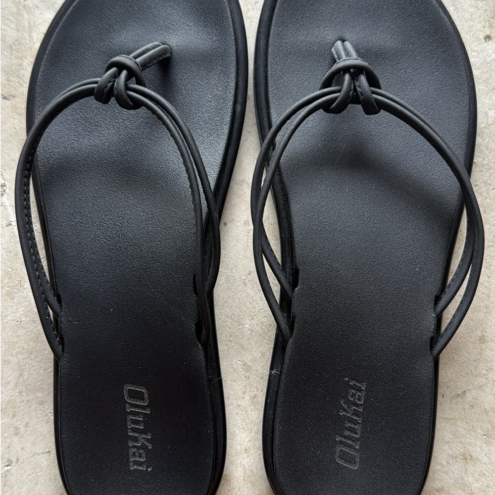 OluKai Women's Black Knotted Sandals